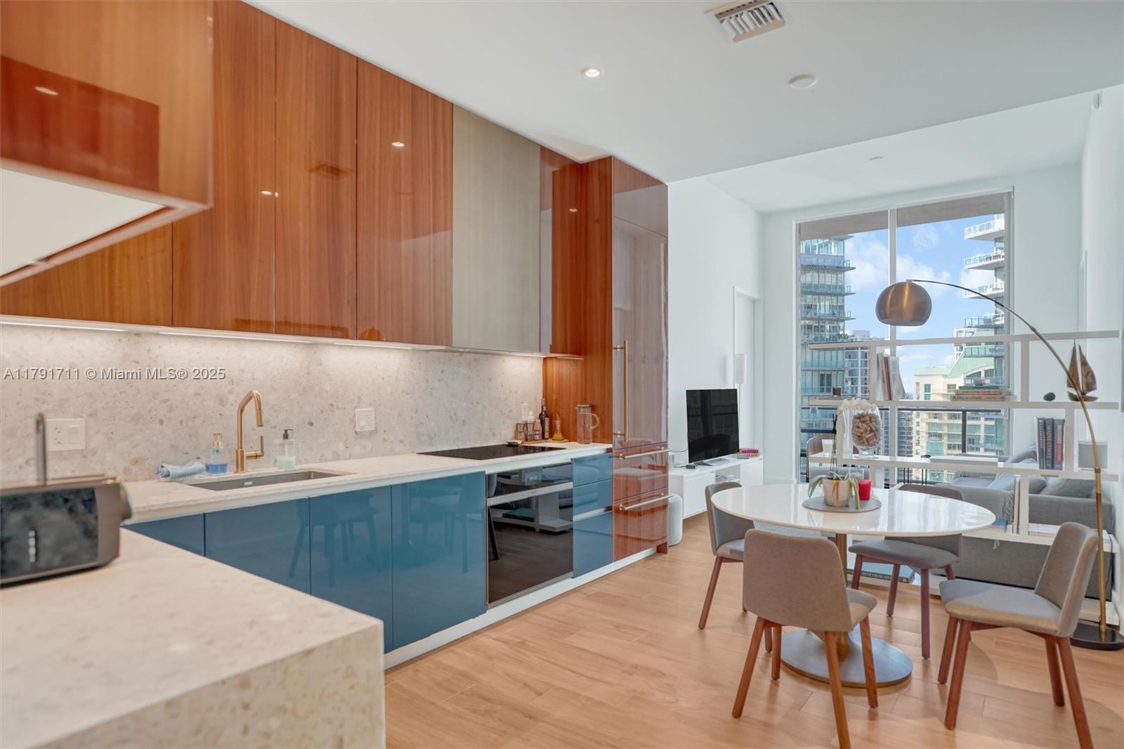 Building Photo - 2655 S Bayshore Dr
