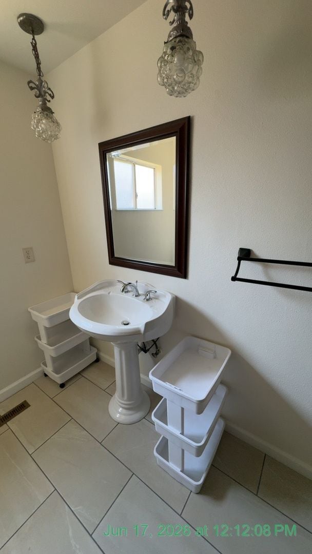 Building Photo - South West Visalia Now Ready!