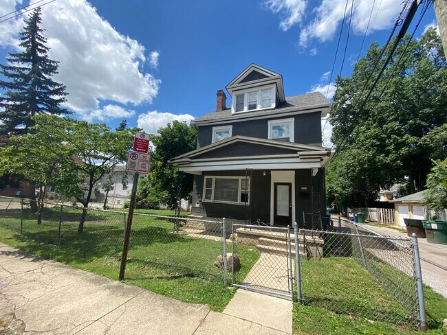 Primary Photo - 2205 Waldeck Ave