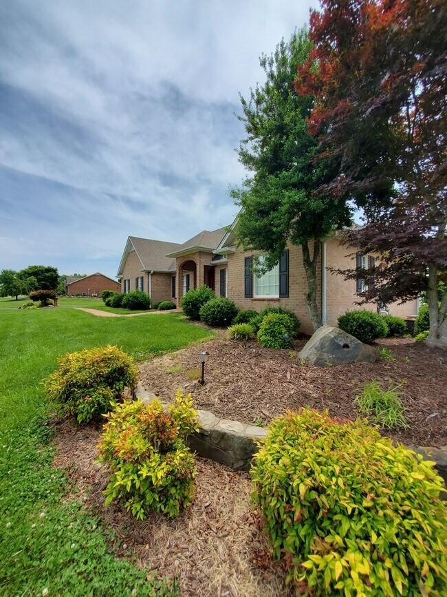 Building Photo - 178 Meadowbrook Cir