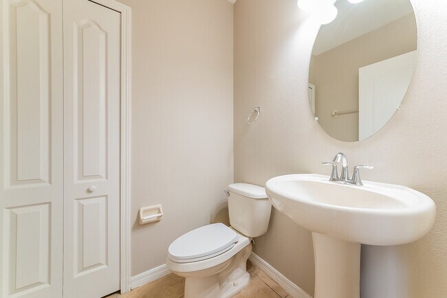 Building Photo - 1004 Seminole Sky Dr