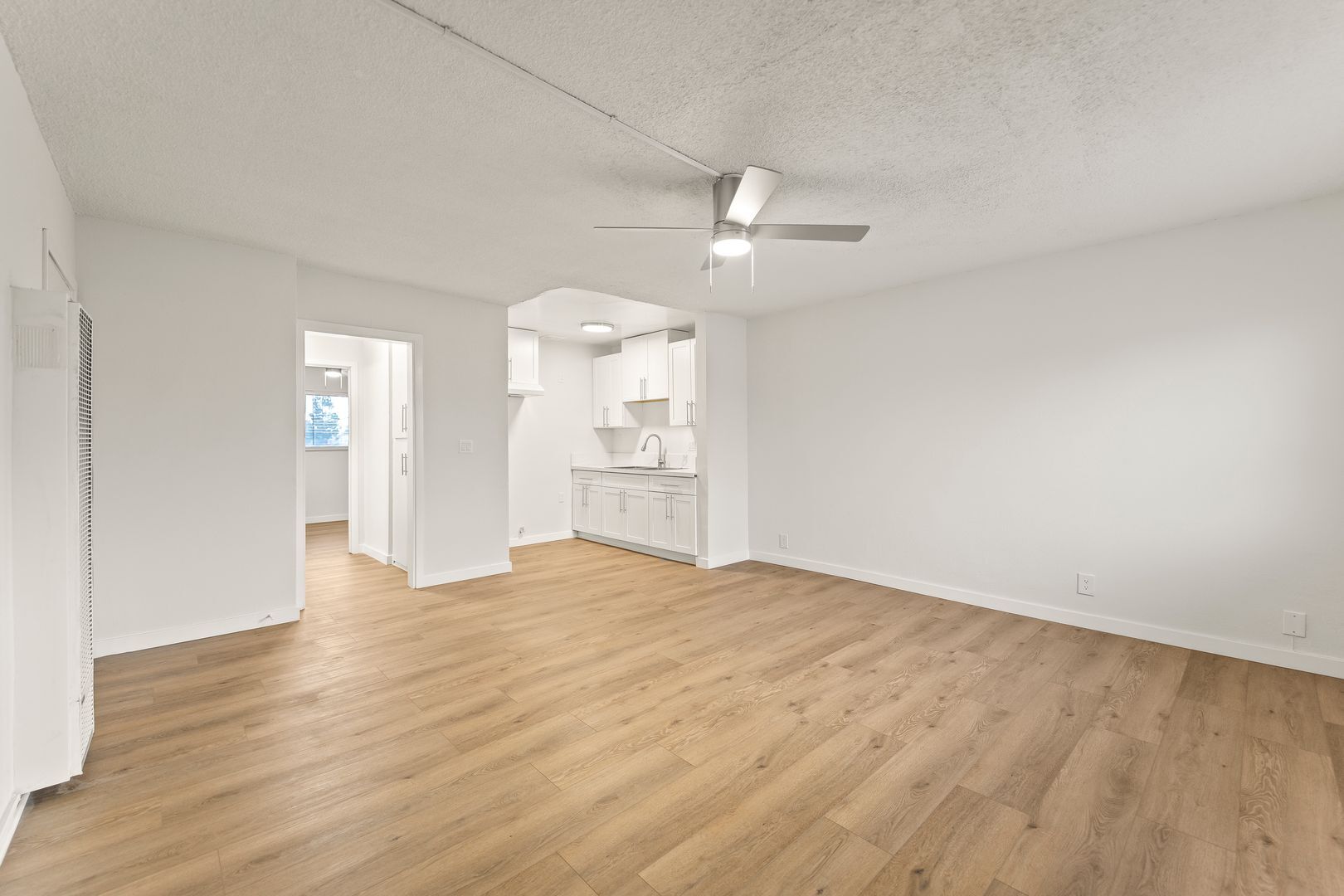 Building Photo - 6316 S Vermont Ave