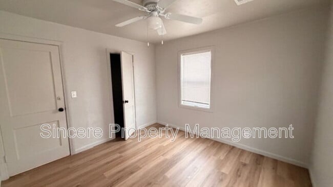 Building Photo - 3214 S St Clair Ave