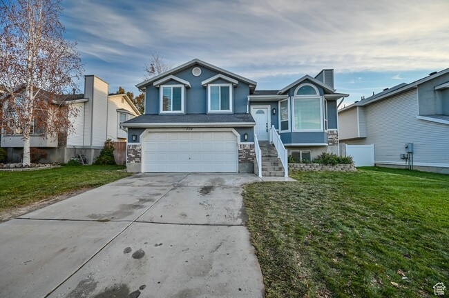 Primary Photo - 172 Bridgepark Cir
