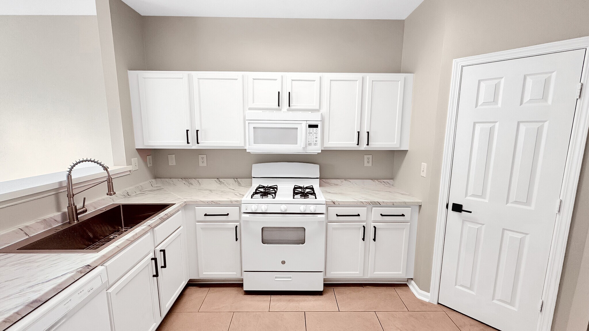 Building Photo - 3389 Hidden Cove Cir