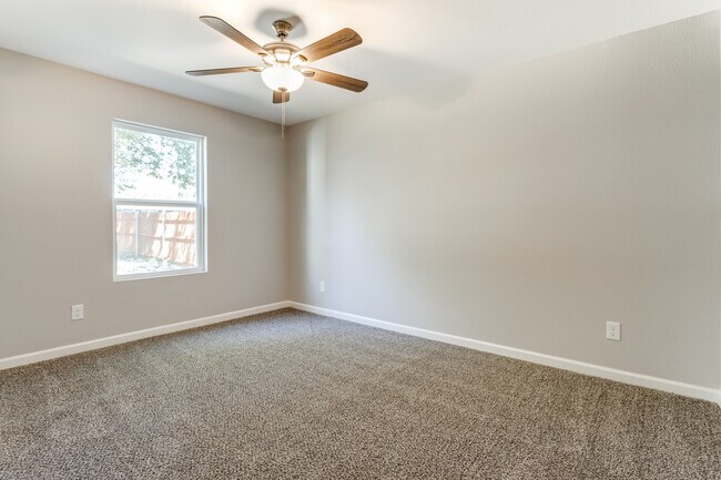 Building Photo - 1511 N Bradley St