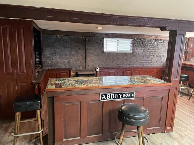 Building Photo - Cozy 1 Bedroom 1 Bathroom Basement Unit!