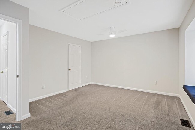 Building Photo - 9473 Clocktower Ln