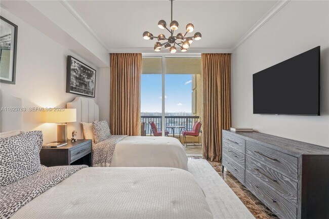 Building Photo - 17875 Collins Ave