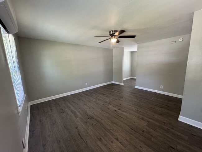 Building Photo - 2101 Montclair Ave