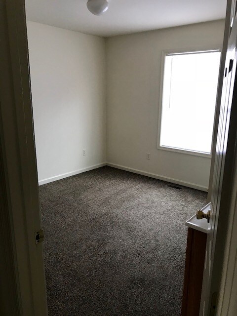 Building Photo - 319 E College Ave