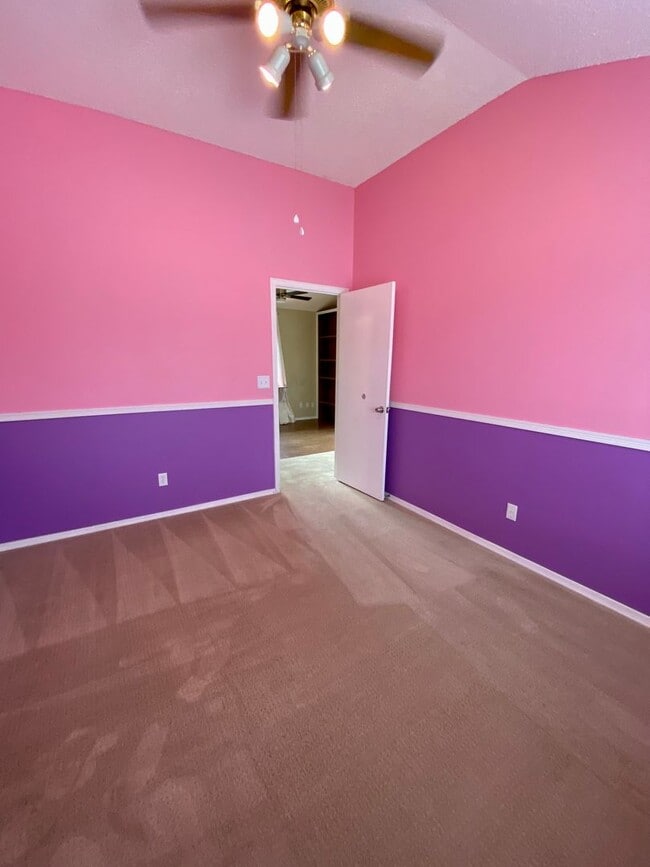 Building Photo - 4 Bedrooms on Corner Lot in 80920!  Dog Friendly!