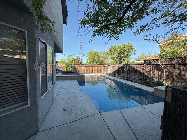 Building Photo - 440 Gianelli St