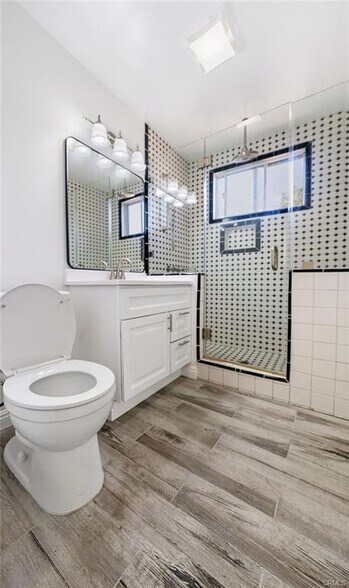 Building Photo - 2323 Harriman Ln