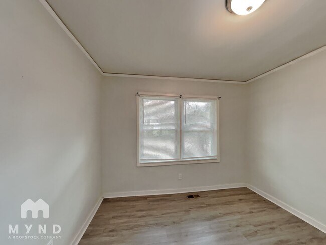 Building Photo - 837 Northview Dr