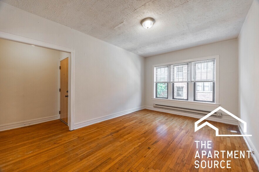 Building Photo - 624 W Cornelia Ave