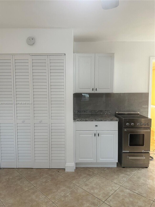 Building Photo - 2611 NE 8th Terrace