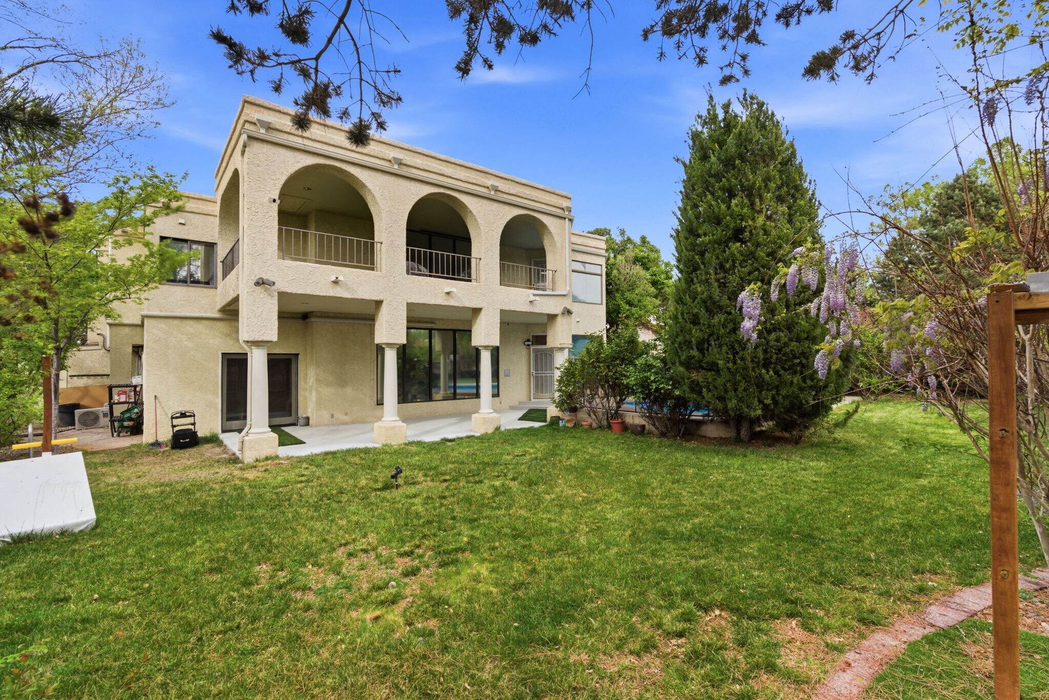 Building Photo - 9706 Tanoan Dr NE