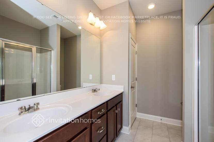 Building Photo - 5322 Roberta Crossing Dr