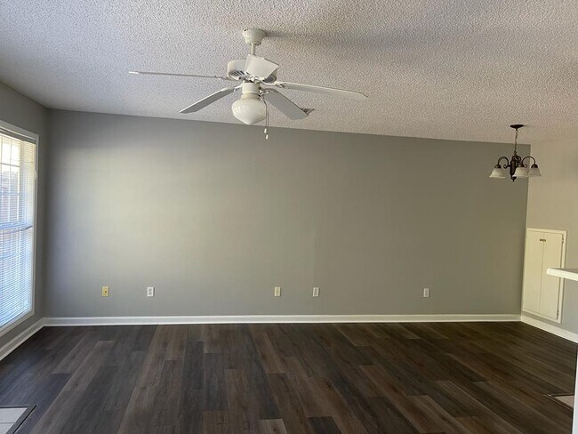 Building Photo - 111 N Springview Dr