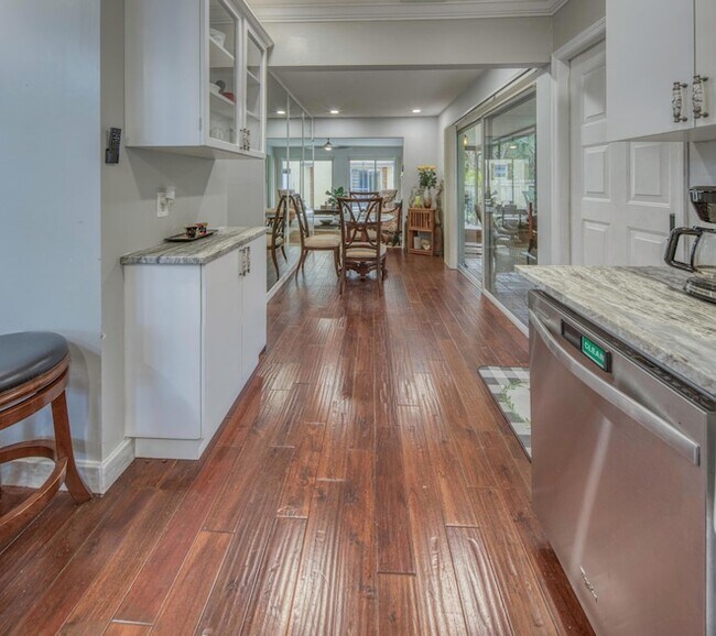 Building Photo - 216 S Ocean Blvd