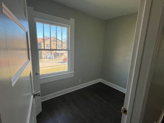 Building Photo - 2107/2105 central ave