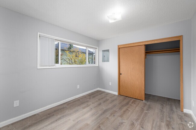1BR, 1BA - 600SF - Country Square Apartments