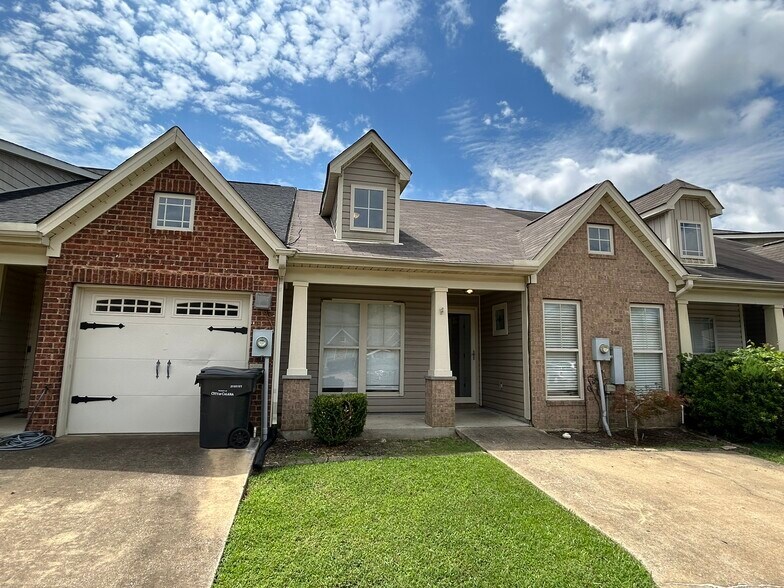 Building Photo - 2070 Rossburg Pl