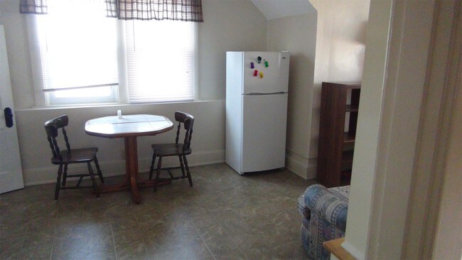 Building Photo - 3639 Glenmore Ave