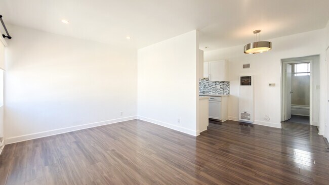 Building Photo - 319 Heliotrope Dr