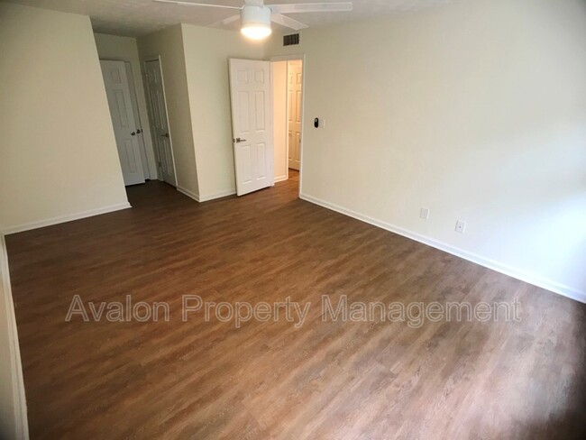 Building Photo - 1104 Riverview Dr