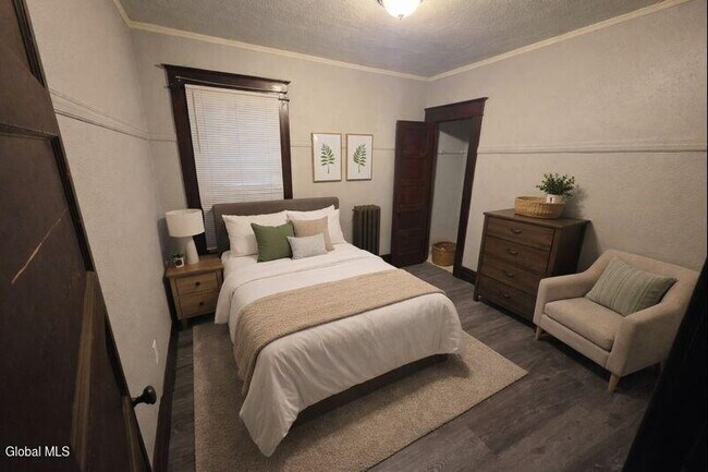 Building Photo - 312 5th Ave