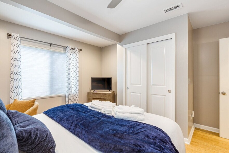 Building Photo - 5241 33rd Ave S