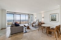 Building Photo - 999 Green St