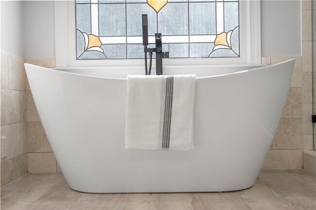 Building Photo - 870 Longstone Landing