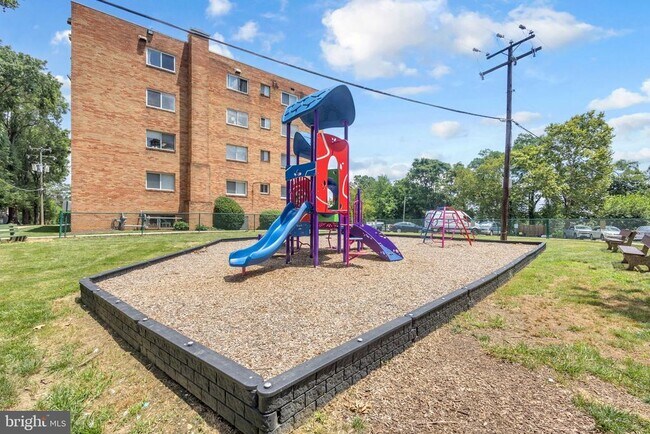 Building Photo - 5111 8th Rd S
