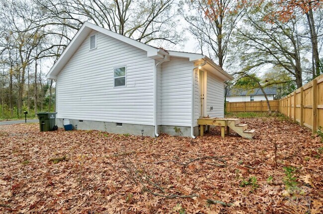 Building Photo - 313 Heyward St