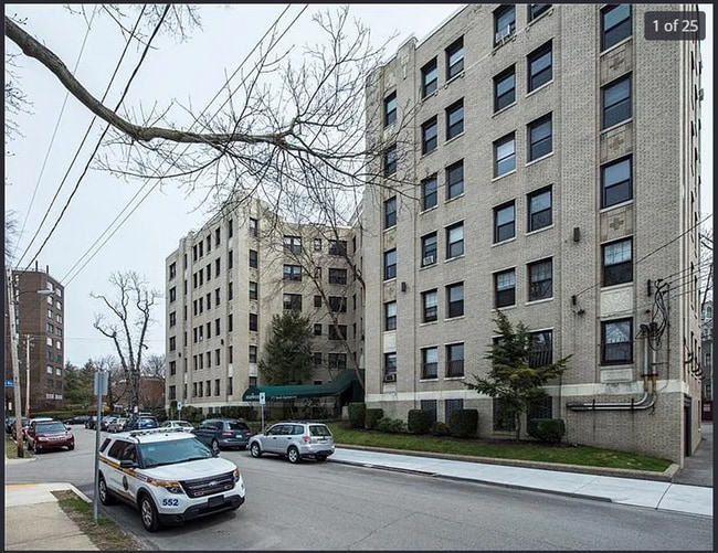 Building Photo - 372 S Highland Ave