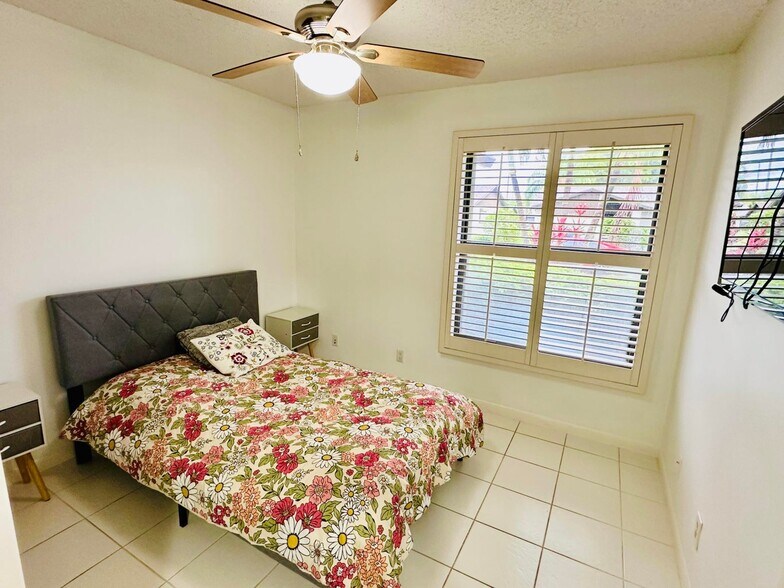 Building Photo - 5077 Forsythia St