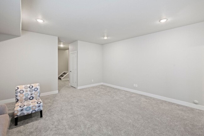 Building Photo - Modern 4BD/3BA Home with Covered Balcony &...