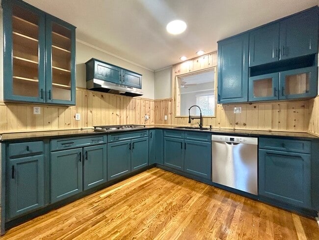 Building Photo - 900 Stanfield Dr