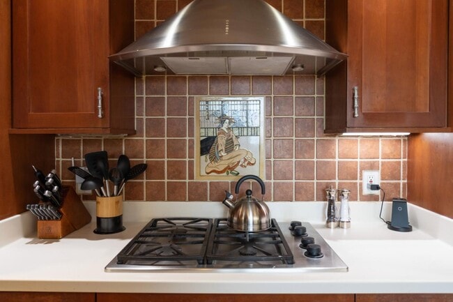 Building Photo - 530 Rockaway Beach Ave