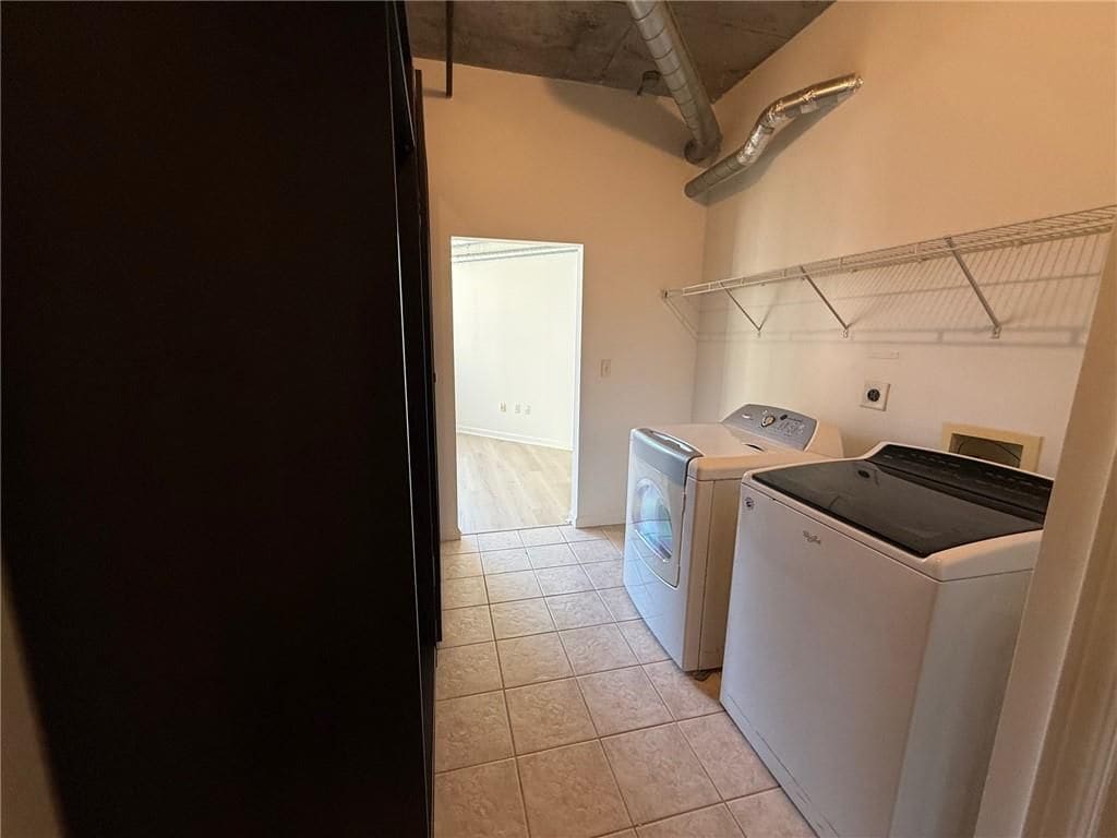 Building Photo - 115 W Peachtree Pl NW