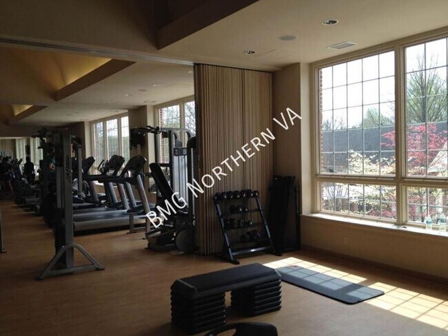 Building Photo - 12005 Ridge Knoll Dr