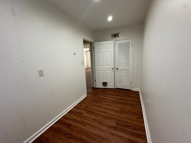 Building Photo - 5901 Brierdale Ave