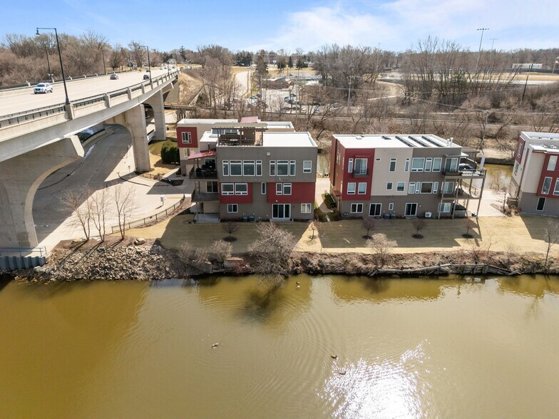 Building Photo - 1141 E Banta Ct