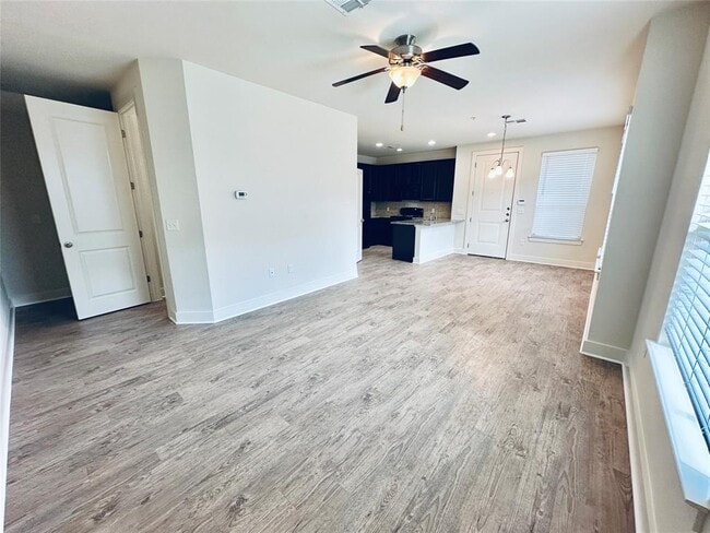 Building Photo - 2216 Creekside Ln