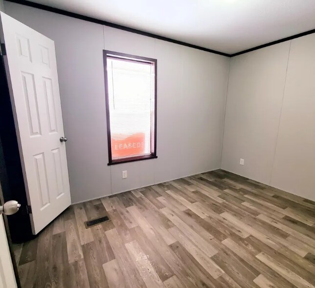 Building Photo - 7028 Bayview Dr