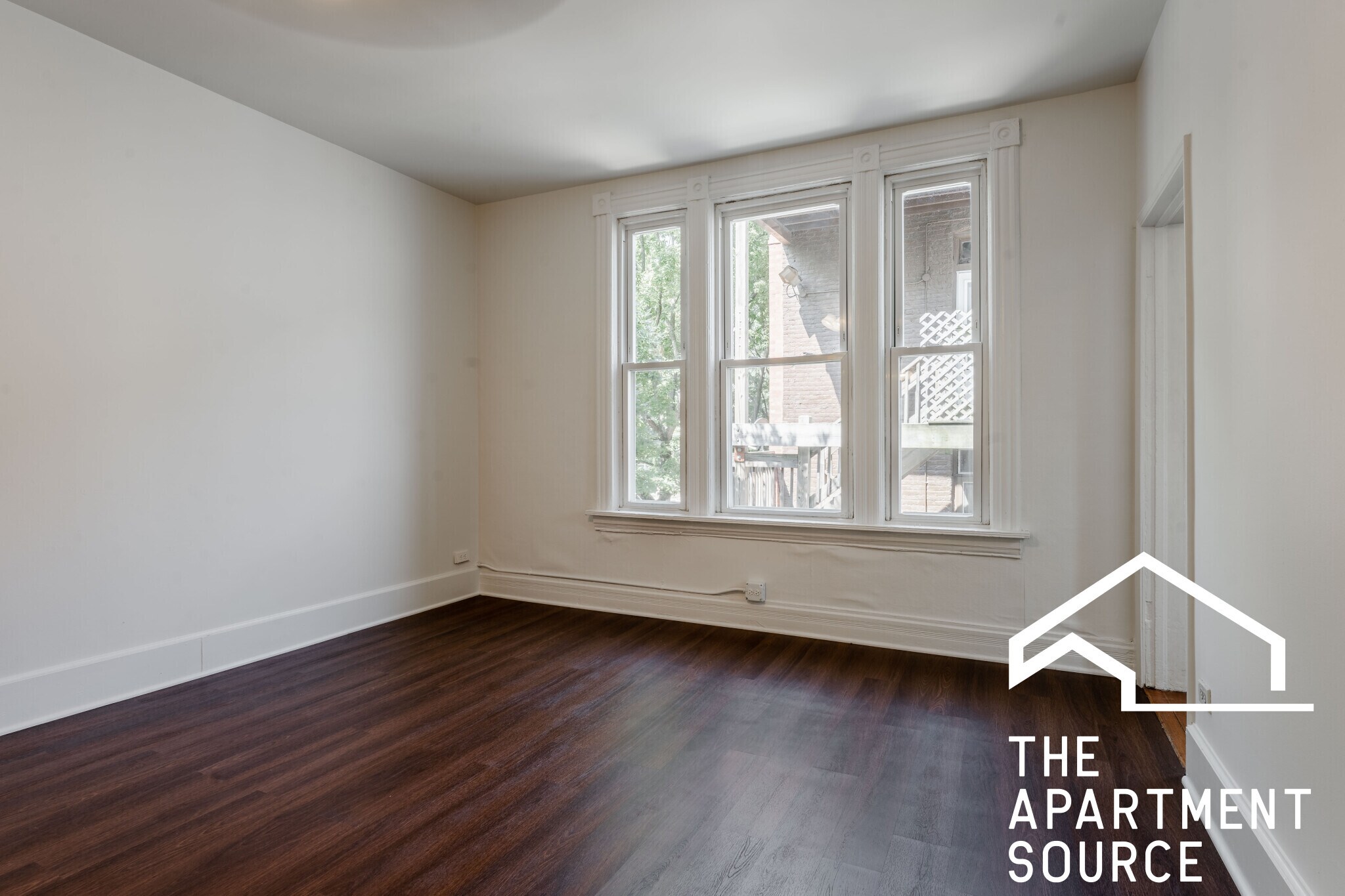 Building Photo - 3135 N Oakley Ave