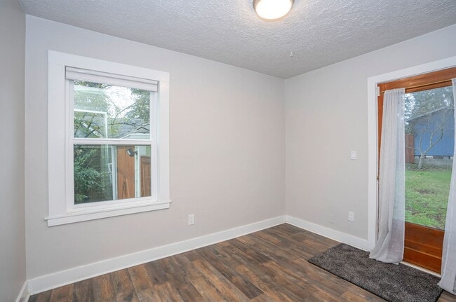 Building Photo - Prime Fircrest Location — Comfortable 2-Bedroom Home for Rent